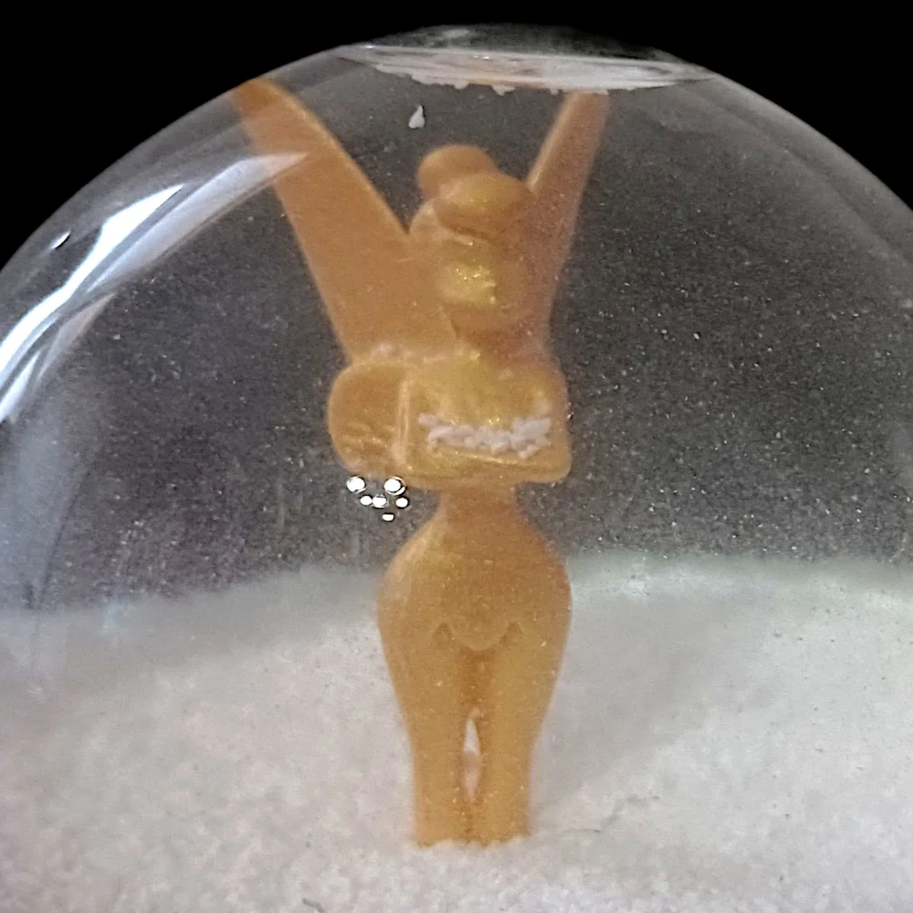 Disney Tinker Bell Snowglobe Tink 2021‎ Christmas Xmas Holiday Peter Pan Golden